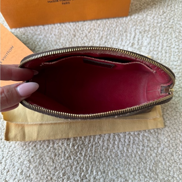 Louis Vuitton Cosmetic Pouch in Damier Ebene - Picture 3 of 7